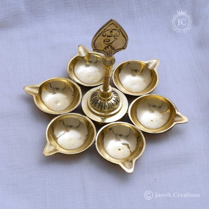 15 AruMuga Vel Heavy Brass Villakku JCVU015999 (1)