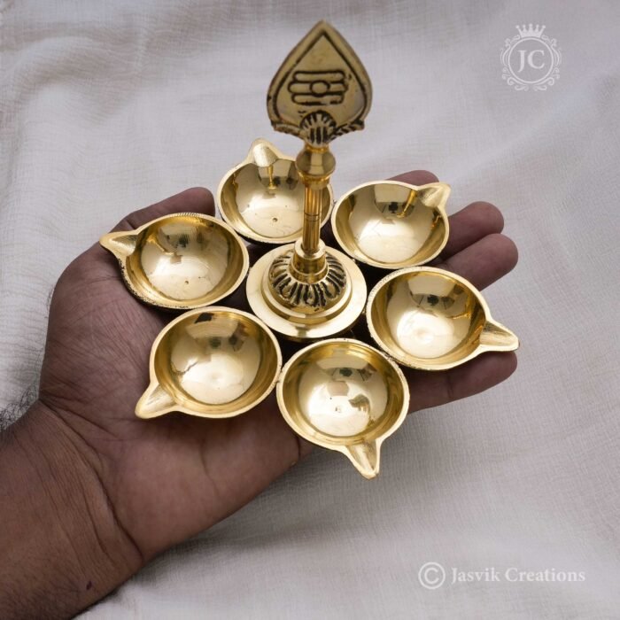 15 AruMuga Vel Heavy Brass Villakku JCVU015999 (4)