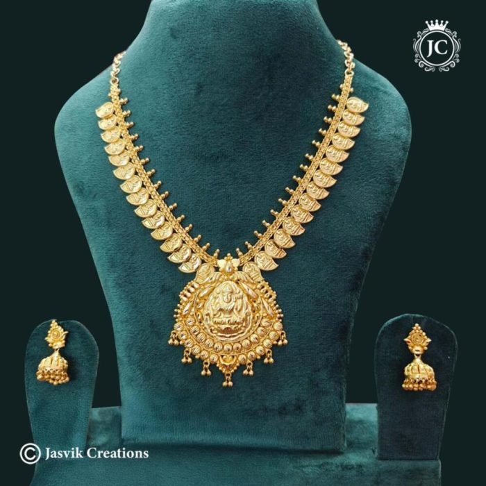 Forming-necklace-with-jhumka-799
