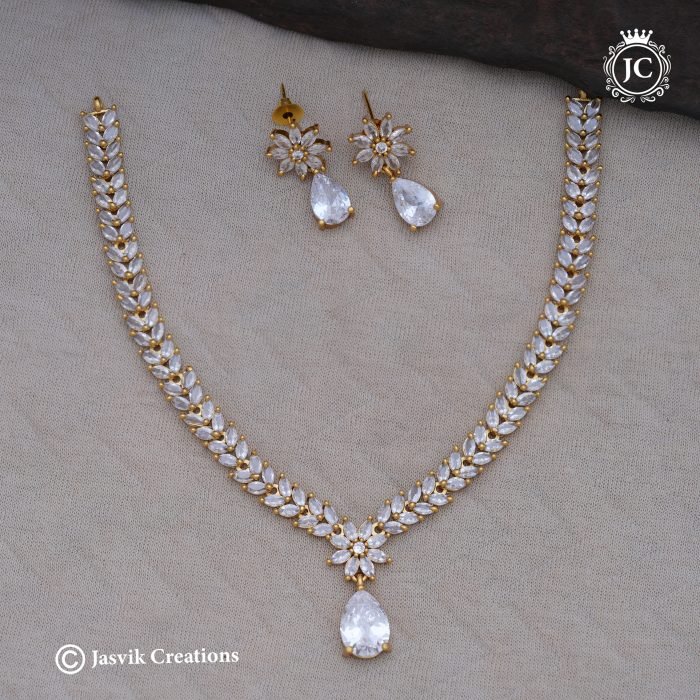 391 Uncut LEaf PAttern Necklace (white) --JCNL391 -699 391 Uncut LEaf PAttern Necklace (white) --JCNL391 -699